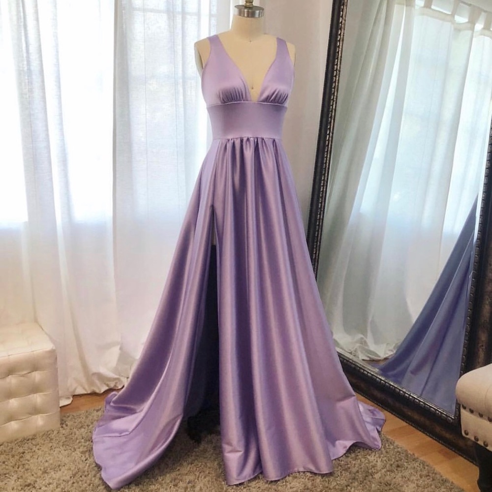 Elegant Lavender Satin Prom Dress with Deep V-Neck